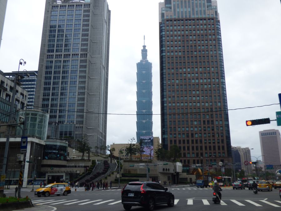 Im Hintergrund: Taipeh 101